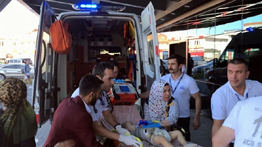 Çocukların durumlarının ağır olduğu öğrenilirken, polis konuyla ilgili geniş çaplı inceleme başlattı.
