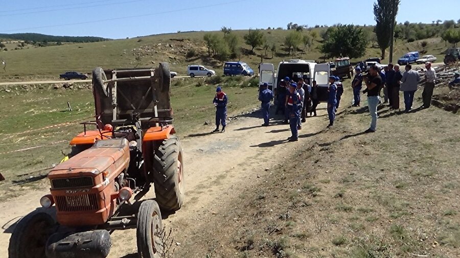 Trafik kazasında 2 kişi öldü, 1 kişi de yaralandı.