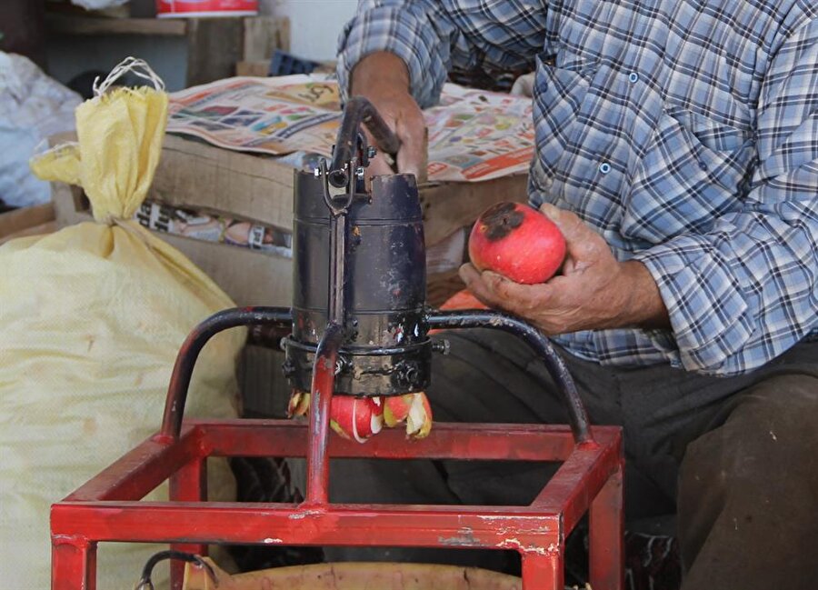 Kurutularak işlenen elmanın kilogram fiyatı, geçen yıla göre 2 kat artarak 4 liraya çıktı.