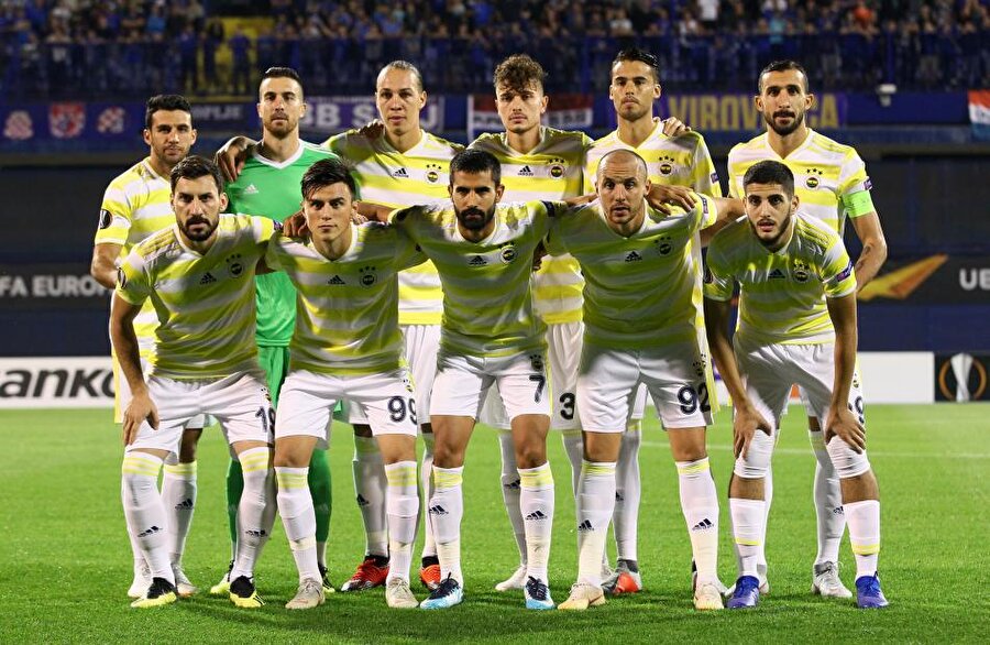Fenerbahçeli futbolcular, Dinamo Zagreb karşısında alınan yenilginin ardından ağır şekilde eleştiriliyor.