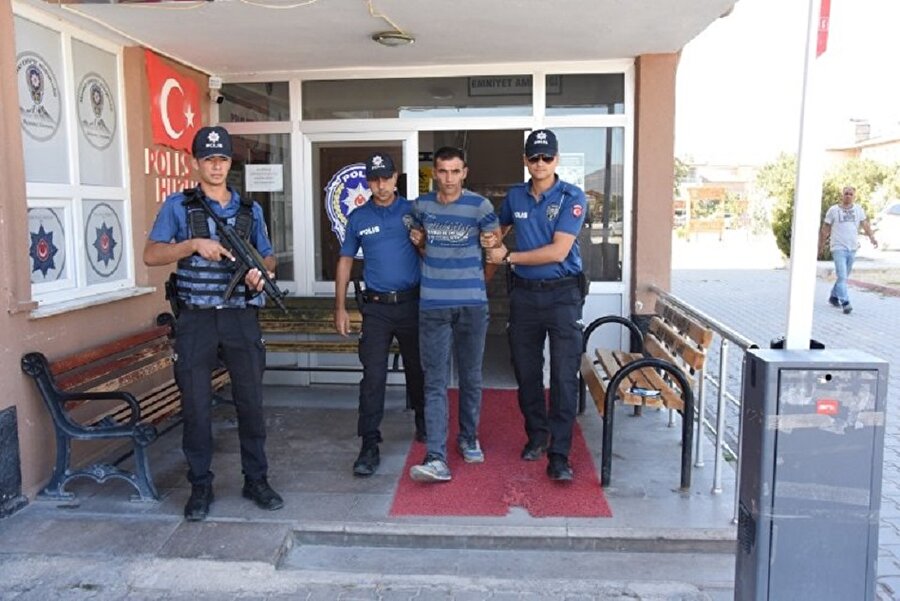 İlçe Emniyet Müdürlüğü ekipleri, katil kocayı tıraş olurken yakalayarak gözaltına aldı.