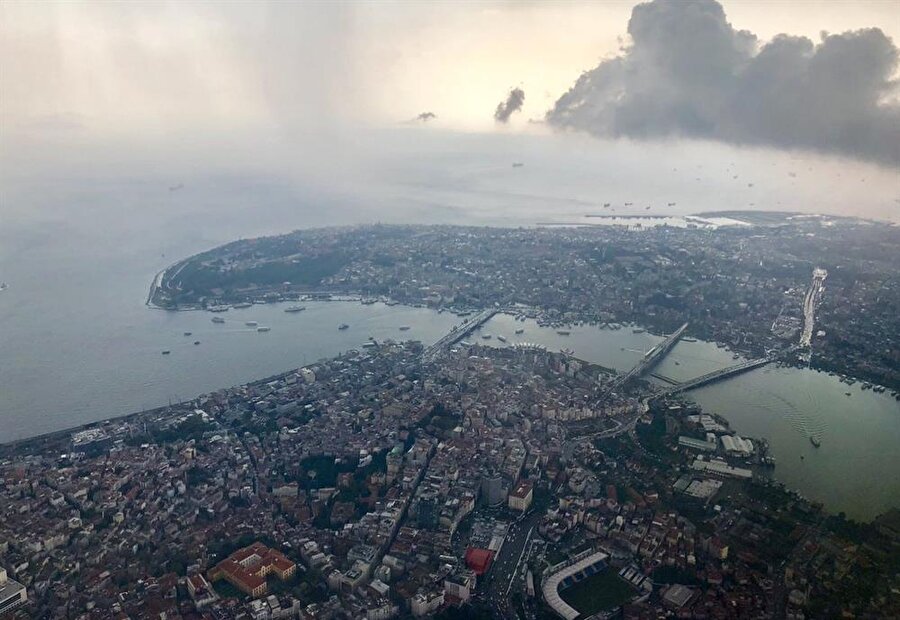2. Her yeri nostalji dolu Tarihi Yarım Ada

                                    
                                    
                                    
                                    İstanbul şehrinin ilk kurulduğu ve geliştiği bölge olan Tarihi Yarım Ada şimdi hem turizmin hemde ticaretin önemli bir merkezi.
                                
                                
                                
                                