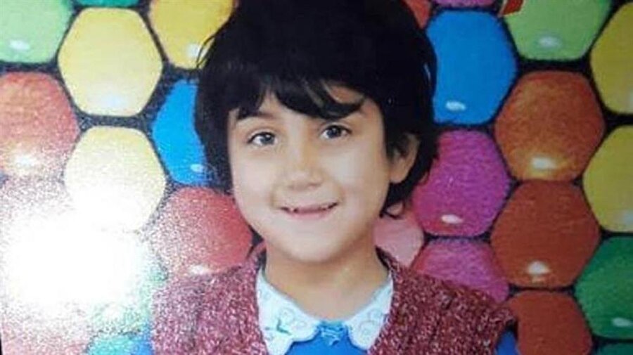 9 yaşındaki Sedanur Güzel'in cenazesi, Paslı köyü yakınlarında üzeri taşlarla örtülü vaziyette bulundu.