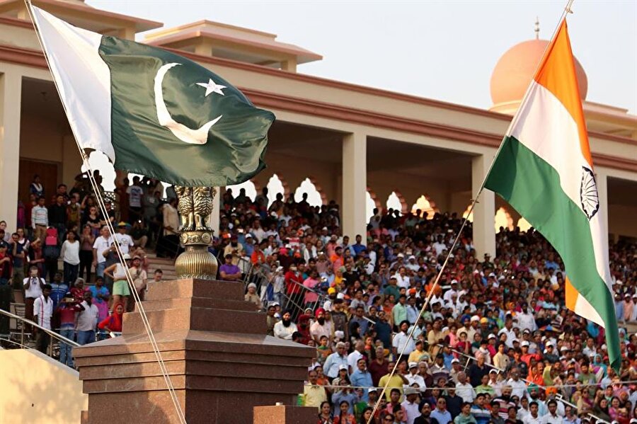 1947'de birbirinden ayrılan Pakistan'la Hindistan arasında gerilim ve çatışma sürüyor.