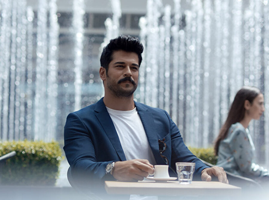 Burak Özçivt'e Katar'dan reklam teklifi geldi.