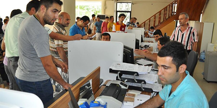 Ad ve soyadlarındaki yazım yanlışlarını değiştirmek isteyenler bulunduğu yerleşim yerindeki nüfus müdürlüğüne başvuruda bulunabilirler.