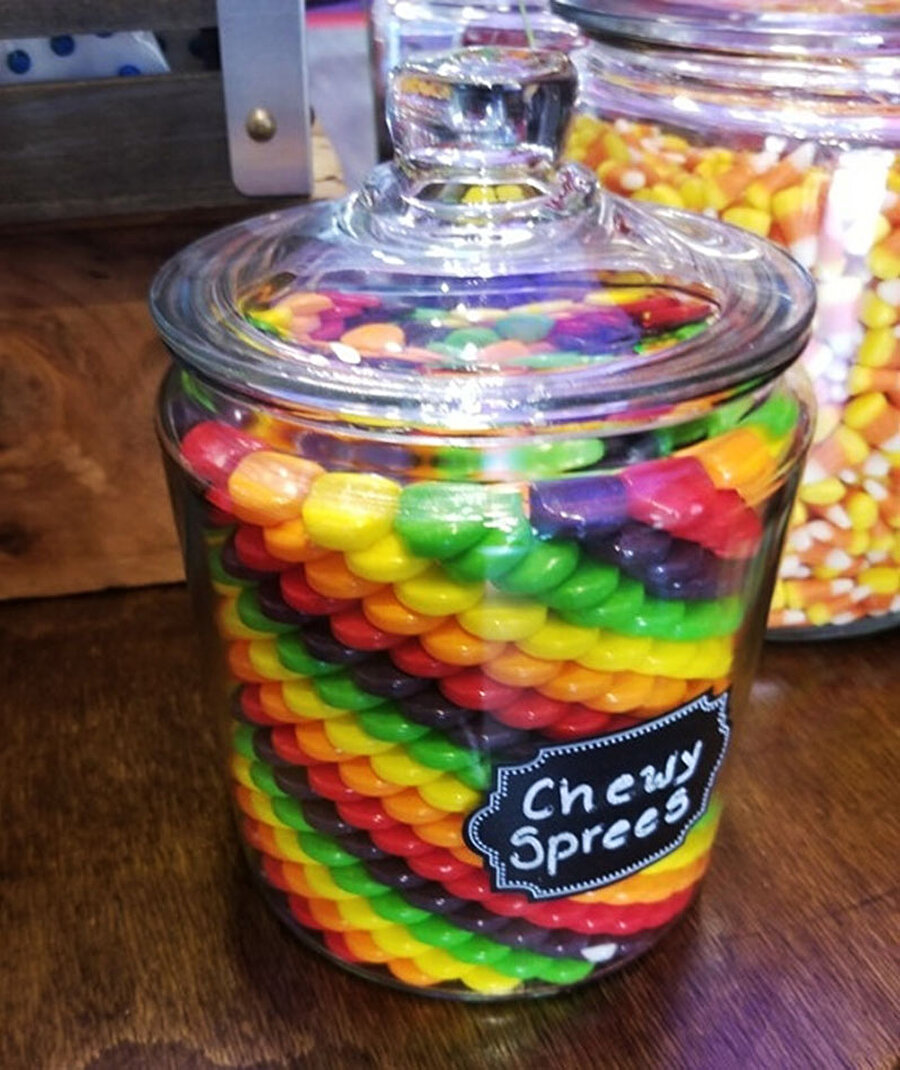 Şekerleri böyle dizmek büyük sanat