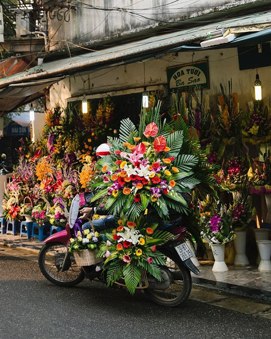 Vietnam'da bir çiçek dükkanı önü