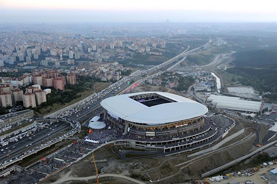 Atatürk Olimpiyat Stadı

                                    
                                    Kapasite: 85.718Oynanması planlanan maç sayısı: 7
                                
                                