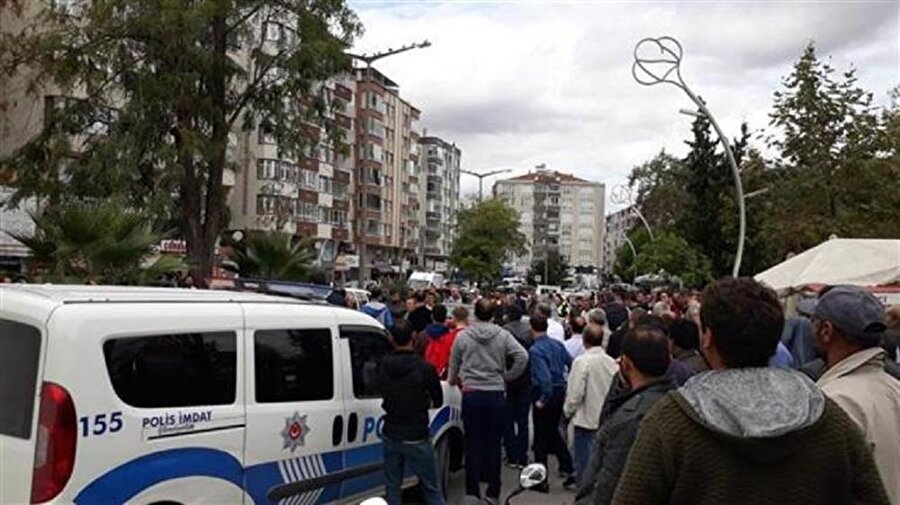 Çevredeki vatandaşların haber vermesi üzerine olay yerine polis ekipleri geldi.