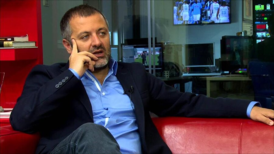 Mehmet Demirkol'un konuk olduğu eski bir programdan kare.