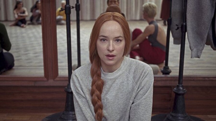 Suspiria
Korku filmi severlerin ilgisini çekecek olan Suspiria, 1976 yapımı bir korku filminin yeniden uyarlanması olarak karşımıza çıkıyor. 1977 yılında Berlin'de bir dans okulunda geçen olayları anlatan film, dans sahneleriyle dikkat çekiyor.