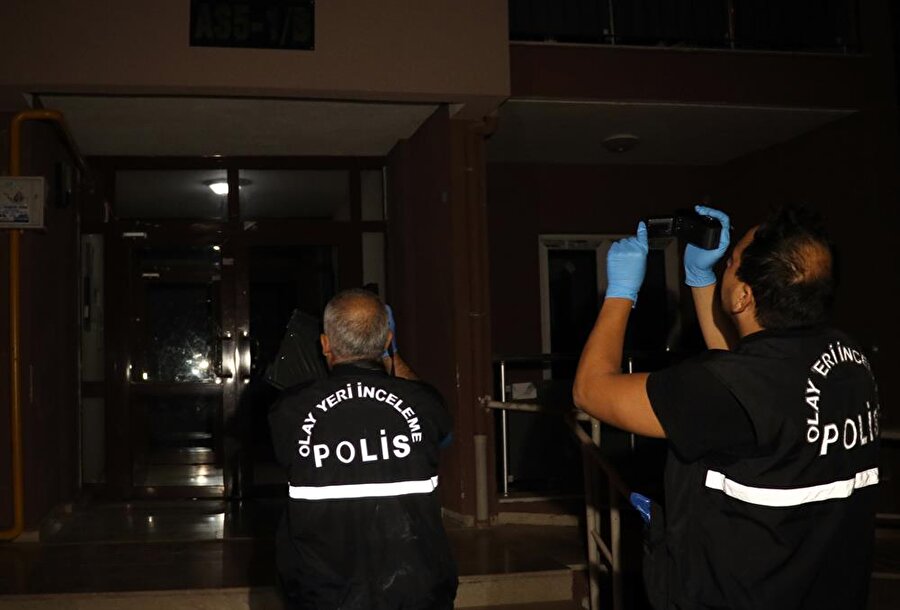 Olay yerinin merkez Seyhan ilçesi İsmetpaşa Mahallesi TOKİ Konutları olduğunu belirleyen ekipler, sekizinci kattaki söz konusu dairede inceleme yaptı.