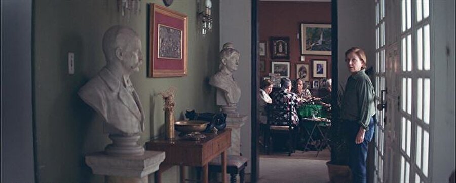 The Heiresses
Yaşadıkları mali sorun sebebiyle bir çıkmaz içerisine giren iki kadının öyküsünü anlatan ve prömiyerinin ardından birçok ödüle layık görülen film, Paraguay'ın Oscar'da 'Yabancı Dilde En İyi Film' ödülü adayı olarak dikkat çekiyor.