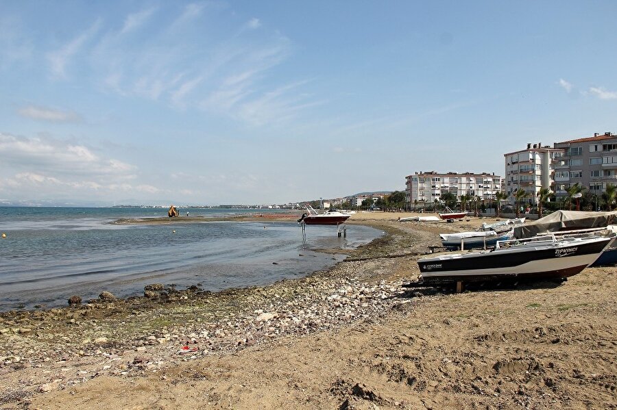 Yalova’nın Çiftlikköy ilçesinde deniz 25 metre birden çekildi.