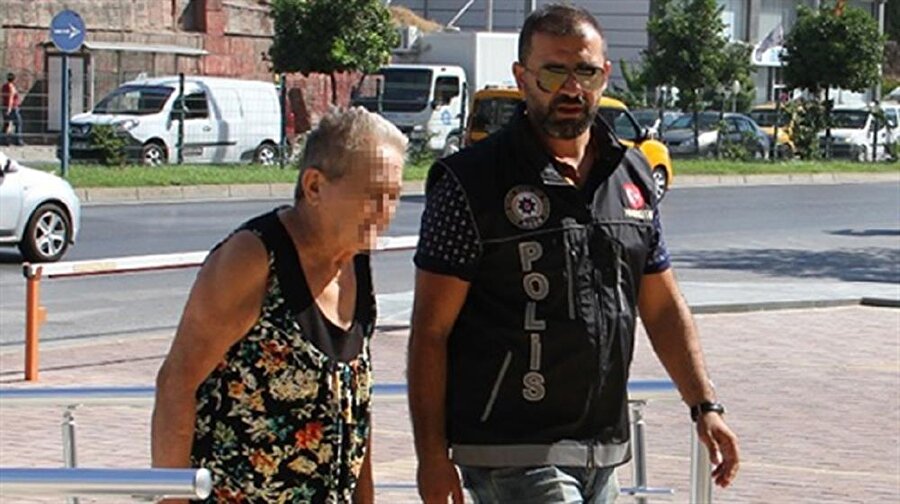 Gözaltına alınan kadınlar adliyeye sevk edildi.