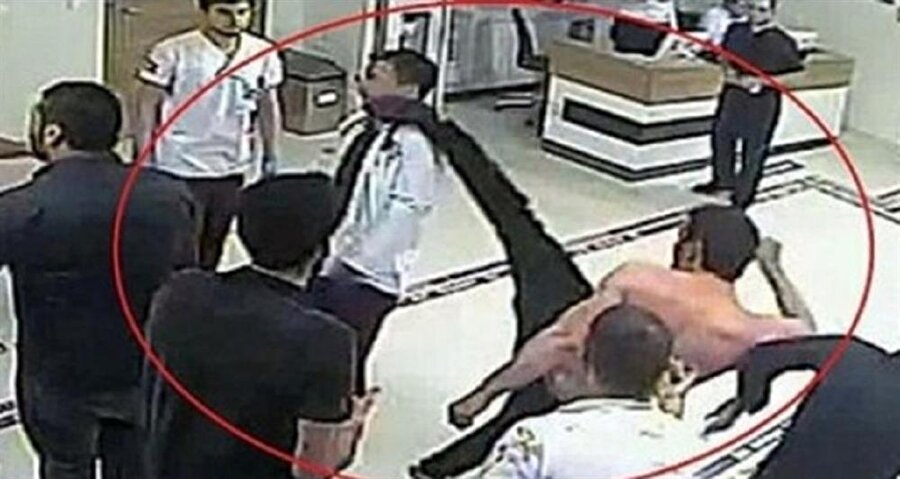 G.S. adlı şahıs hastanede yanlarına gelen acil serviste görevli Afgan asıllı Dr. A.F.N.’nin şakağına tekme atmıştı.
