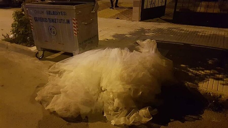Altın kavgası düğünü iptal ettirdi. Gelinliği çöpe attılar.