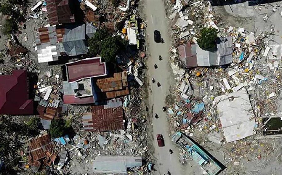 Tsunami, Palu şehrinde büyük tahribata neden oldu.