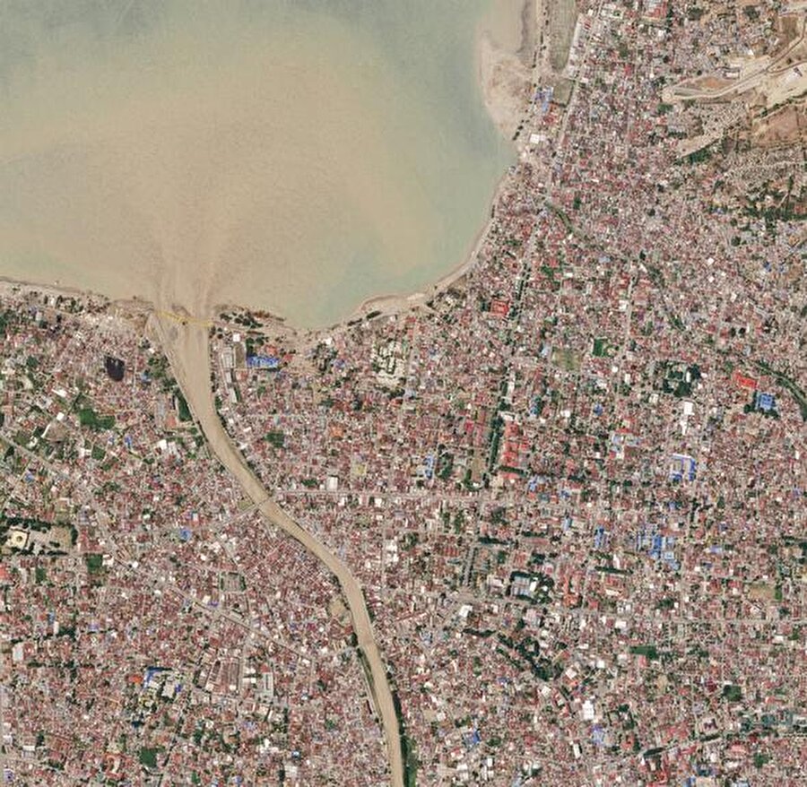 Tonlarca toprak deprem ve tsunami nedeniyle yer değiştirdi.