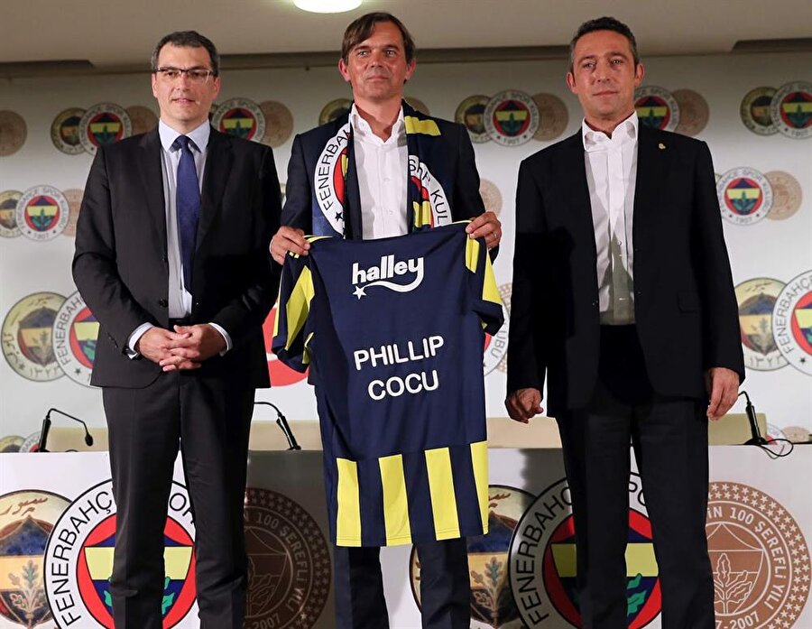 Phillip Cocu'nun imza töreninde Comolli, Cocu ve Ali Koç üçlüsü bu pozu vermişti.