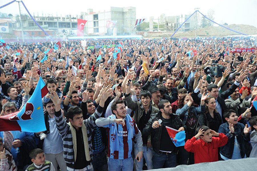 Trabzonspor taraftarı kuruluş yıldönümünü büyük coşkuyla kutlamıştı.