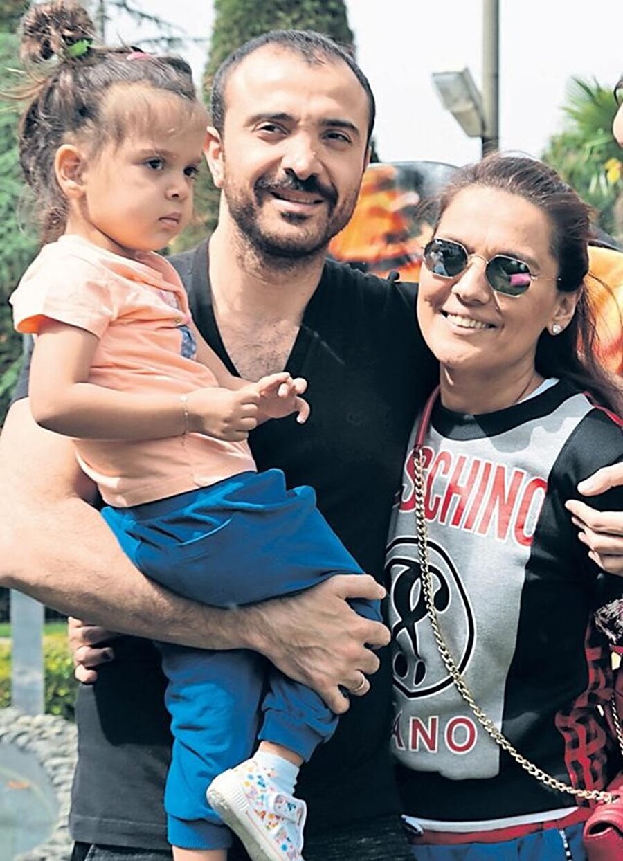 Demet Akalın Okan Kurt ve kızları Hira