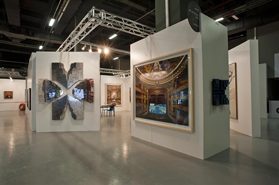 Contemporary İstanbul, birbirinden farklı tasarımları sanatseverlerle buluşturuyor