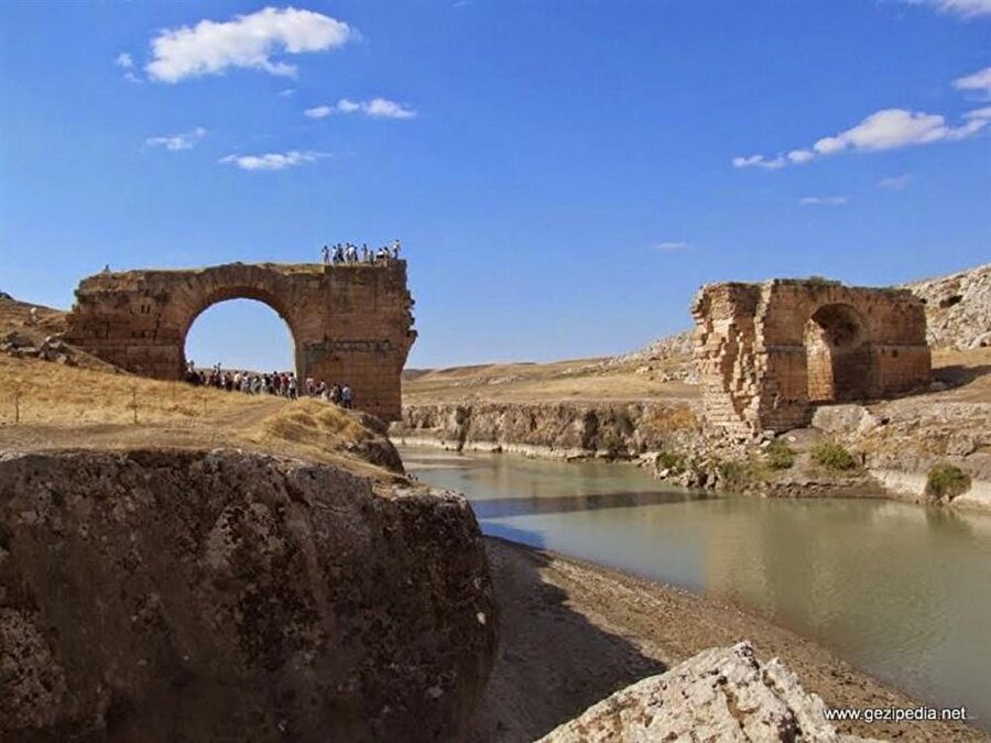 Kızılin köprüsü Adıyaman'ın en eski köprüsü olarak biliniyor.