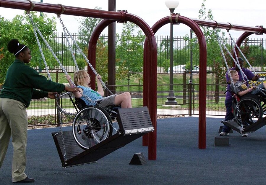 Engelli çocuklar da parkta eğlensin diye tekerlekli sandalye ile binilebilen salıncak yapan belediye

                                    
                                
