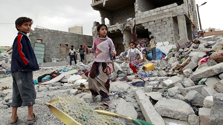 Yemen'de Suudi Arabistan'la İran arasında devam eden savaşın en büyük mağdurları, çocuklar...