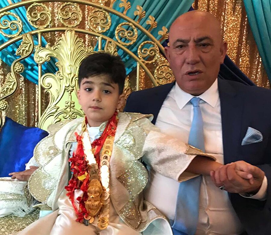 İş adamı Enver Geçgel, oğlu Feridun için Şanlıurfa’da bir otelde sünnet düğünü yaptı.