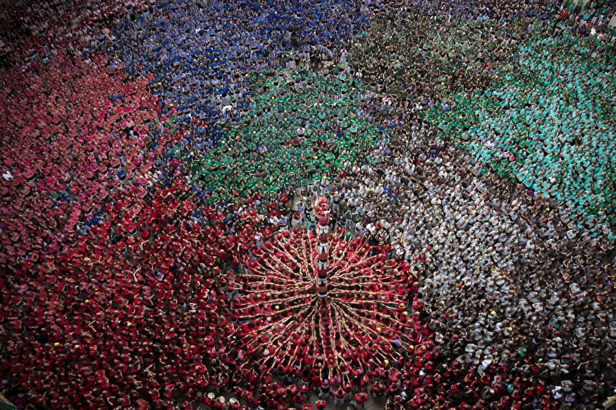 Geçmişi 18. yüzyıla dayanan Castells, 2010 yılında UNESCO tarafından insanlığın somut olmayan kültürel mirasları listesine girmişti. 

                                    
                                    
                                    
                                
                                
                                