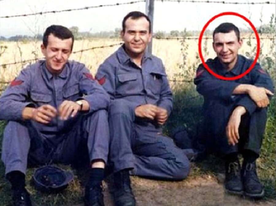 Şanatçı Aydın'ın askerlik pozu
