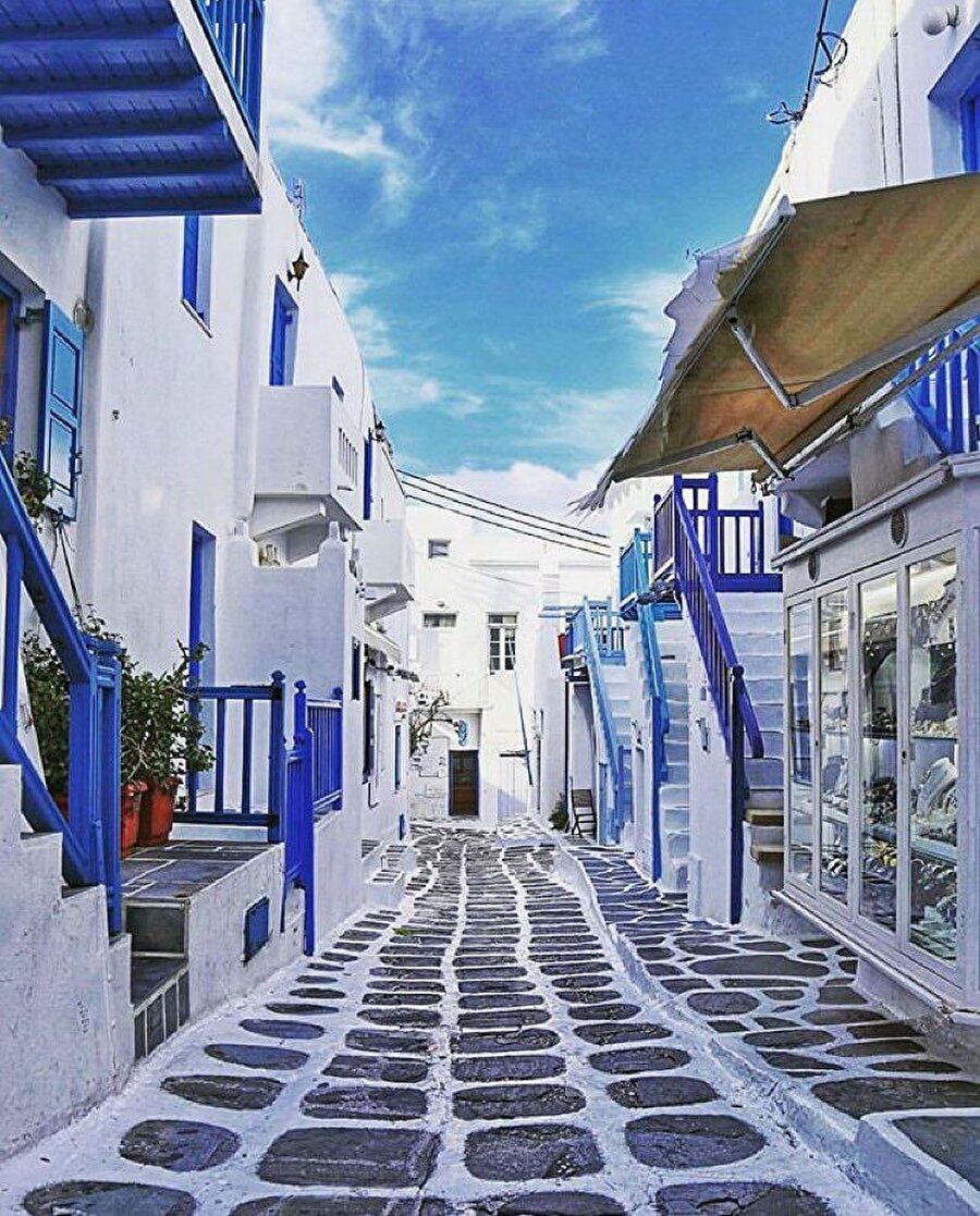 Mikonos'ta bir sokak