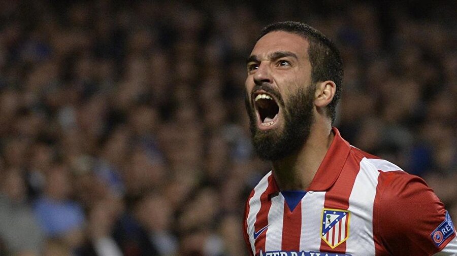 Futbolculuk kariyerine İspanya'dan sonra Türkiye'de devam eden Arda Turan, bir yıldır Başakşehir forması terletiyor.