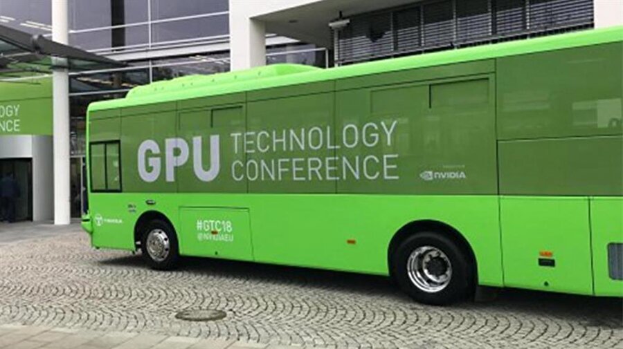 Sürücüsüz otobüsler tek renk seçeneğine sahip olup bir filo halinde yollara adapte edilecek.