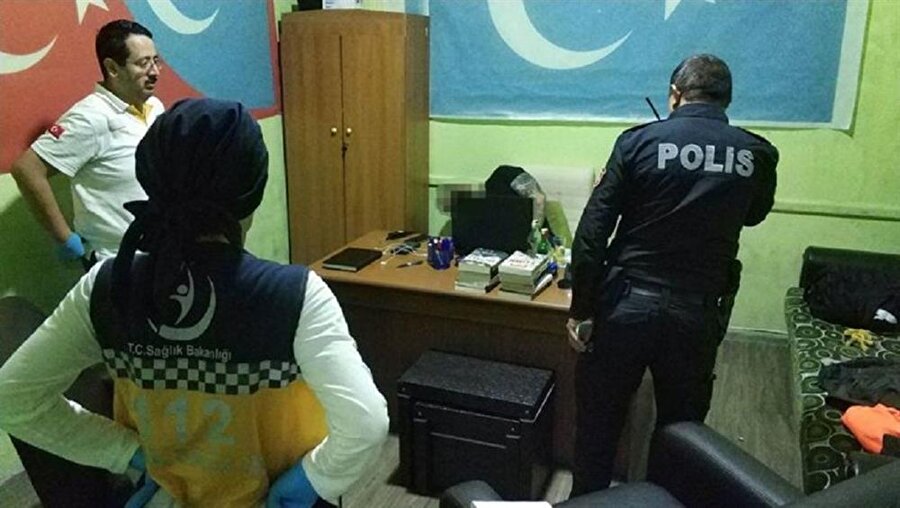Polis olayın intihar mı yoksa cinayet mi olduğunu araştırıyor.