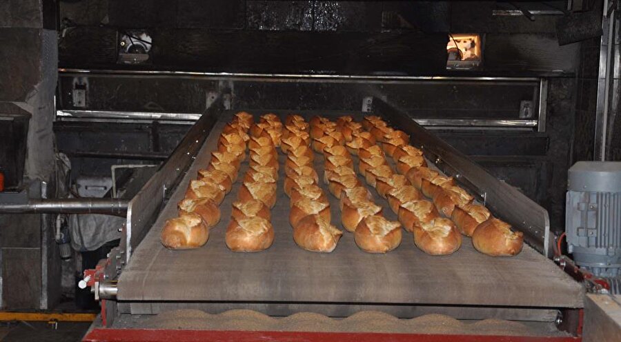 Bursa'da bir fırın işletmecesi 250 gram ekmeğin fiyatını 1 TL'ye düşürdü