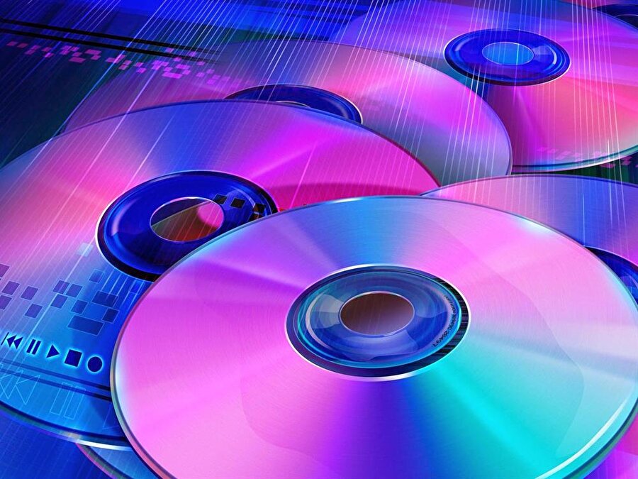 'Dijital Video Diski' şeklinde Türkçeye çevrilen DVD'ler, 1990'lı yılların ortasından itibaren ortaya çıkmaya başladı. Bu sistem aslında VHS'nin kısa sürede ortadan kalmasını sağladı denilebilir.

                                    
                                    
                                
                                