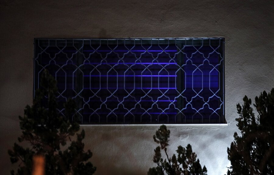 Luminol" diye adlandırılan özel ışıkla DNA örneği arandı.