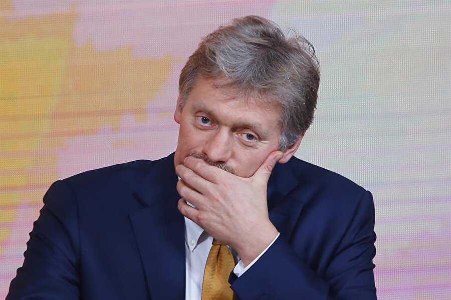 Kremlin: Endişeyle karşılıyoruz

                                    Kremlin Sözcüsü Dimitriy Peskov, Fener Rum Patrikhanesinin, Ukrayna Ortodoks Kilisesinin, Moskova’daki Rus Ortodoks Kilisesinden ayrılma talebini kabul etme kararını, “Kremlin de bu bakış açısını paylaşıyor. Fener Rum Patrikhanesi tarafından alınan kararı endişeyle karşılıyoruz." ifadeleriyle eleştirdi. 
                                
