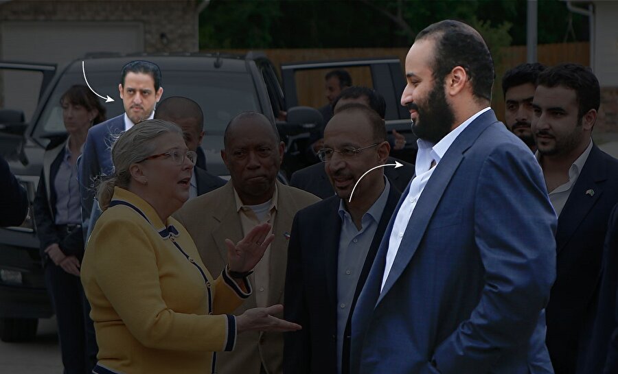 Şüphelilerden biri olan Maher Abdulaziz Mutreb'in Veliaht Prens Selman'a Houston'da eşlik ettiği fotoğraf karesi.