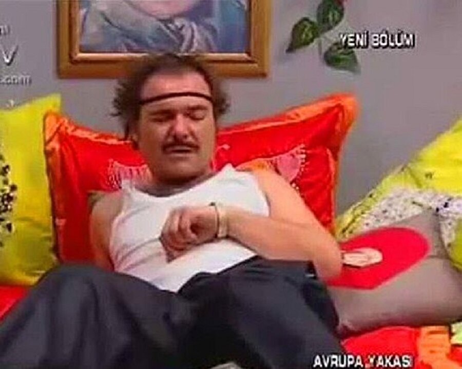 saat gaç oldu yeaağ anaağm geç kalmışım yineeeğ