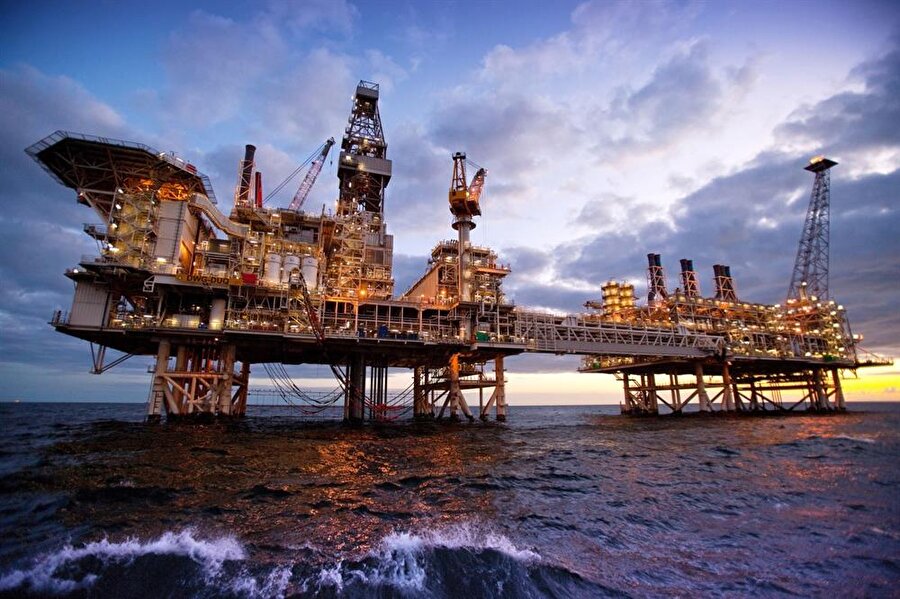 İtalyan petrol şirketi ENI’nin kiralamış olduğu Sapien 12000 adlı sondaj gemisi, Türk Deniz Kuvvetleri tarafından engellenmiş ve Güney Kıbrıs’ın tek taraflı olarak ruhsatlandırdığı 3 numaralı parselde hiçbir çalışma yapamadan 23 Şubat’ta Kıbrıs’tan ayrılmıştı.
