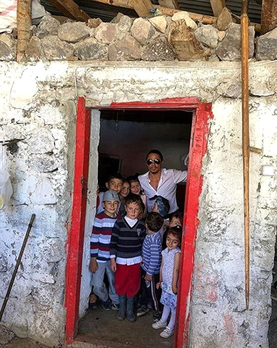 "Burası benim doğduğum ev"

                                    Nusret Gökçe, Erzurum'a gidip doğduğu toprakları ziyaret etti. Doğduğu evi Instagram hesabından paylaşan Nusret Gökçe, "Benim motivasyonum. Burası benim doğduğum ev" notunu düştü.
                                