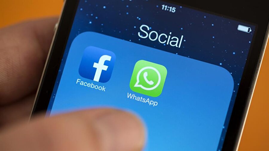 WhatsApp, dünyanın en popüler mesajlaşma uygulaması konumunda. Facebook tarafından satın alındığından bu yana bu ikiliyi cihaz klasörlerinde yan yana görmek de 'manidar' olmaya başladı.