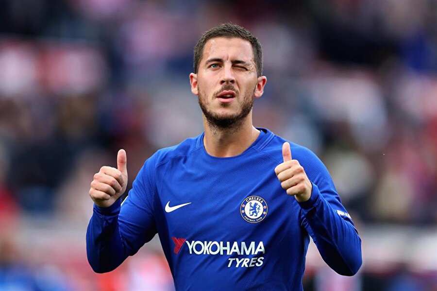 Eden Hazard

                                    
                                    Dile kolay tam 6 yıldır Chelsea forması giyen Eden Hazard, yeteneğine en sabırlı yaklaşan isimlerden biri. Belçika’nın altın jenerasyonunun en önemli isimlerinden olan 27 yaşındaki yıldız, özellikle Sarri’yle birlikte kariyerinin en parlak günlerini geçiriyor. Çok bekletti ama Ronaldo’yu en haklı çıkarak isim olabilir. Zira, Real Madrid’de Ronaldo’dan doğan boşluğu doldurmaya aday olacak kadar formda…
                                
                                