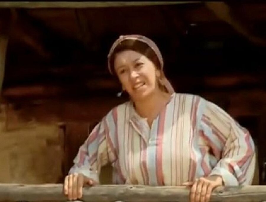 Ramiiz gözün kör olasın Ramiiz eeyy Allah etsin seni bildığı gibı demedim mı ben sana bu gıdakları eve sokma ben ne ka sokma diyim sen o ka doldurisın evin içine