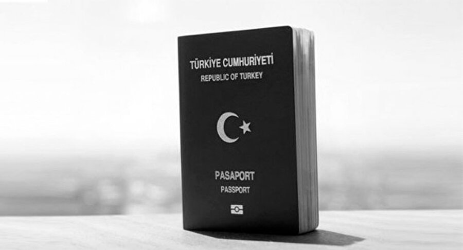  Siyah Pasaport (Diplomatik Pasaport)
Diplomatik pasaport olarak adlandırılan siyah pasaport, Türkiye Cumhuriyeti Büyükelçilik ile birlikte Konsolosluk çalışanları(Diplomat) için hazırlanmış olan özel pasaporttur. Meclis üyeleri, Yargıtay, üst düzey devlet kadrosu çalışanları, Sayıştay, Cumhurbaşkanı ve Valilerin sahip olabileceği bu pasaport ile de yine dünyanın birçok ülkesine vizesiz seyahat etmek mümkün.